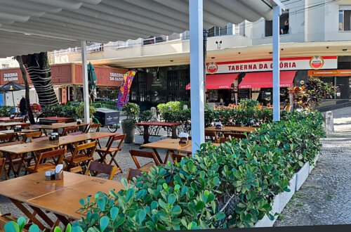 Vista da fachada da Taberna da Glória, um dos restaurantes mais tradicionais do bairro. Fachada da Taberna da Glória, restaurante localizado no bairro da Glória, Rio de Janeiro.