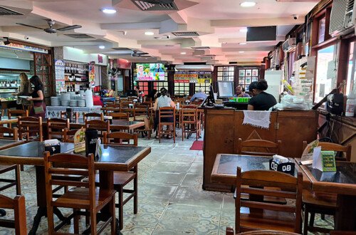 Salão da Cervejaria Ximenes, restaurante localizado no bairro da Glória, Rio de Janeiro. Salão da Cervejaria Ximenes, restaurante localizado no bairro da Glória, Rio de Janeiro.